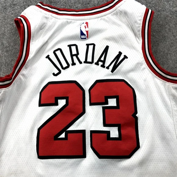 Vintage Michael Jordan Chicago Bulls Jersey Mens Small White Red Swingman Nike - Picture 7 of 9